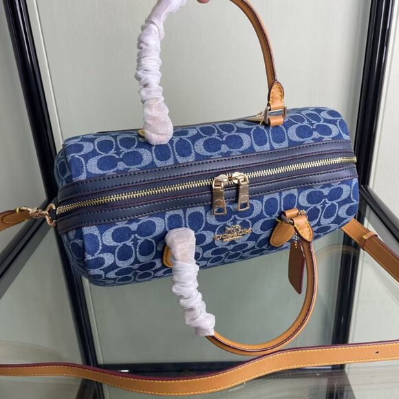 EUC Coach lessors crossbody bag - Picture 7 of 7